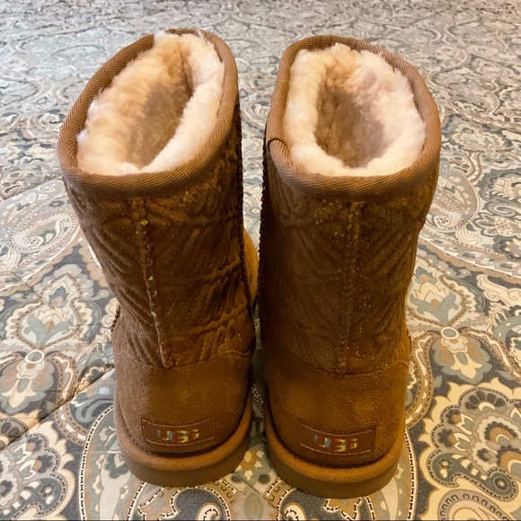NWT UGG Classic II Graphic Boots Kids Sz 6 - Picture 9 of 16